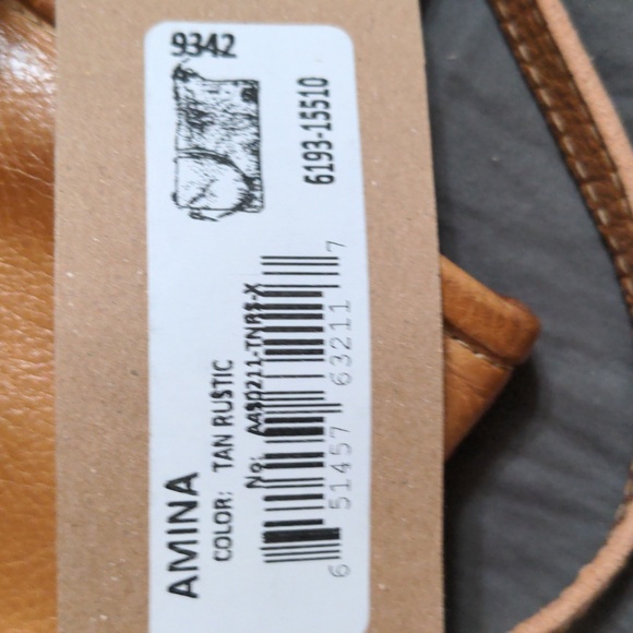 SOLD - BedStu AMINA Convertible Crossbody Wristlet Clutch in Tan Rustic Leather - Picture 13 of 13